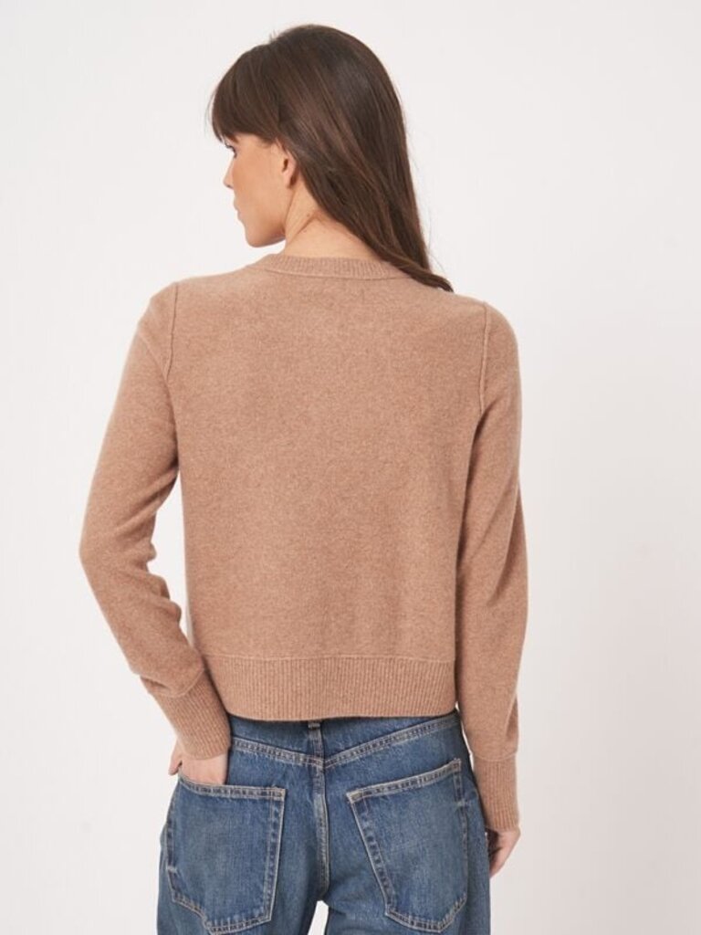 REPEAT CASHMERE CREWNECK CARDIGAN IN CAMEL