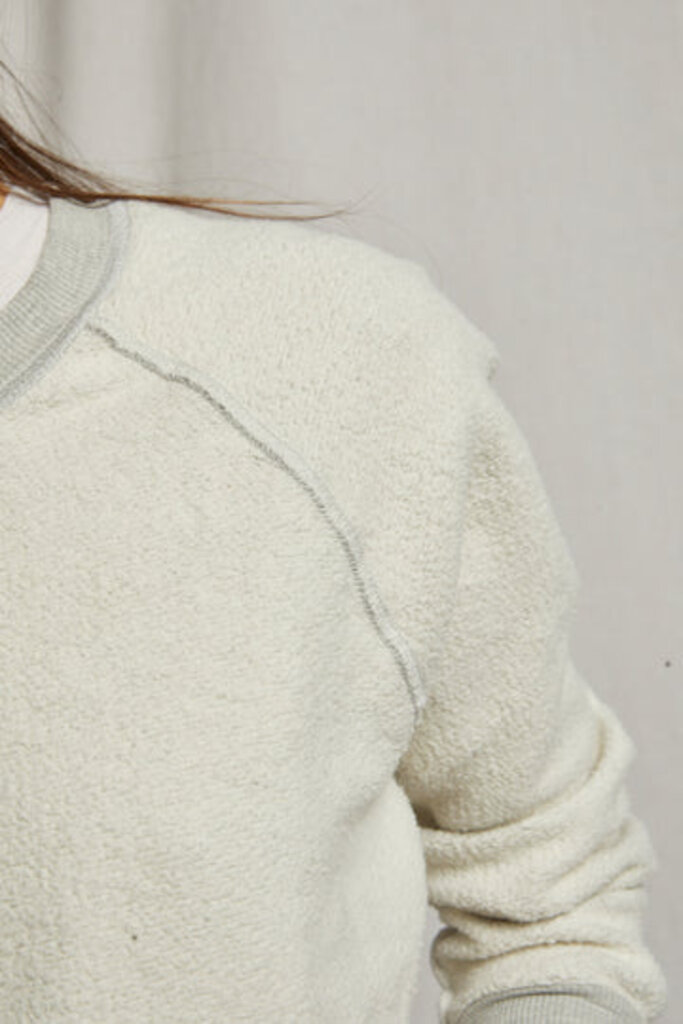 PERFECT WHITE TEE ZIGGY FLEECE SHRUNKEN CREW IN HEATHER GREY