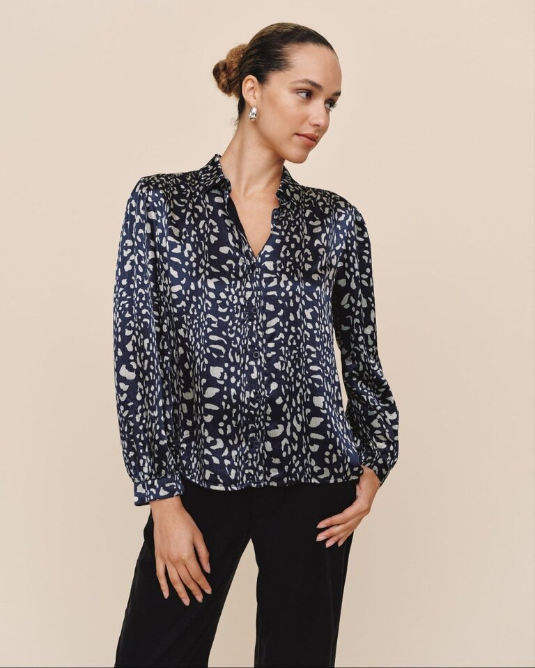 BELLA DAHL L/S SHIRRED SHOULDER BUTTON DOWN IN ARCTIC ANIMAL PRINT