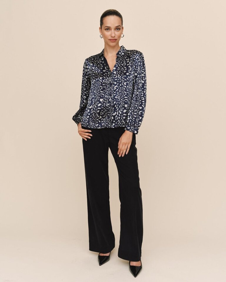 BELLA DAHL L/S SHIRRED SHOULDER BUTTON DOWN IN ARCTIC ANIMAL PRINT