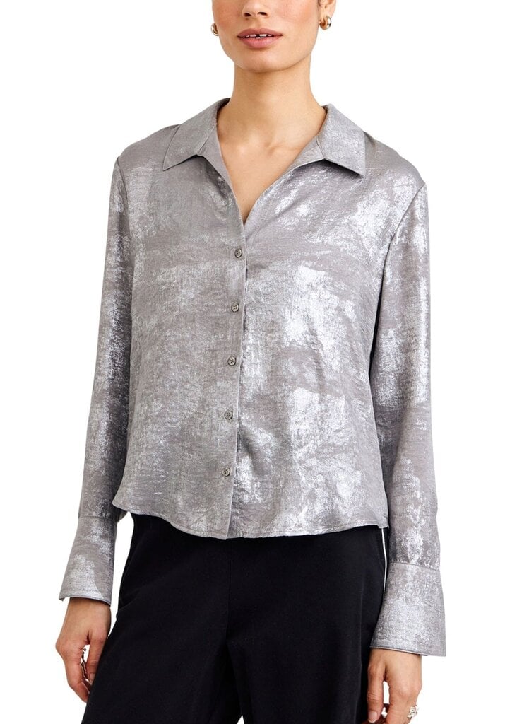 BELLA DAHL FLOWY WIDE COLLAR BUTTON DOWN IN SILVER DISTRESS FOIL