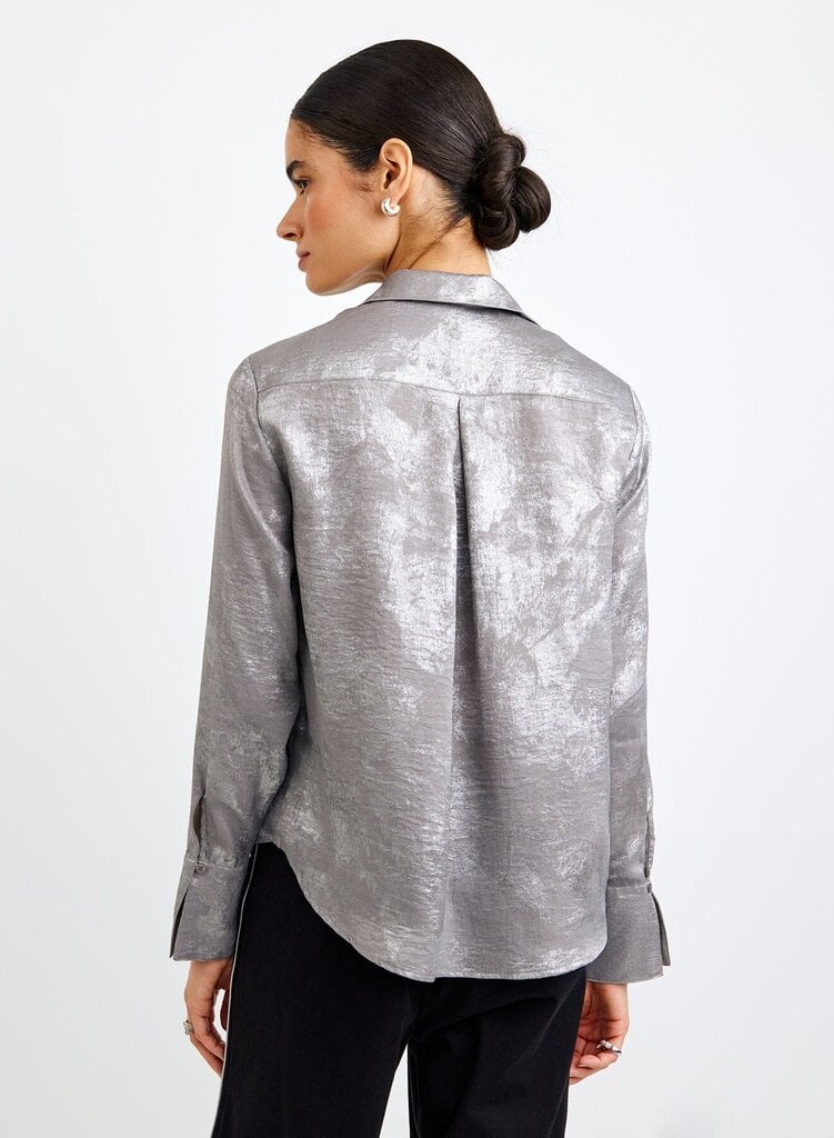 BELLA DAHL FLOWY WIDE COLLAR BUTTON DOWN IN SILVER DISTRESS FOIL