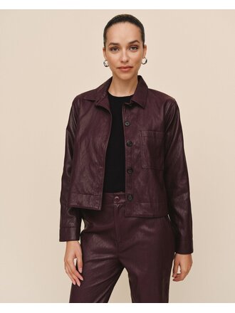 BELLA DAHL CROP POCKET BUTTON DOWN IN CRIMSON EMBER