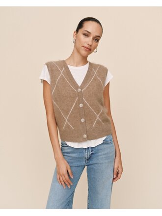 BELLA DAHL ARGYLE VEST IN SPICED CHAI