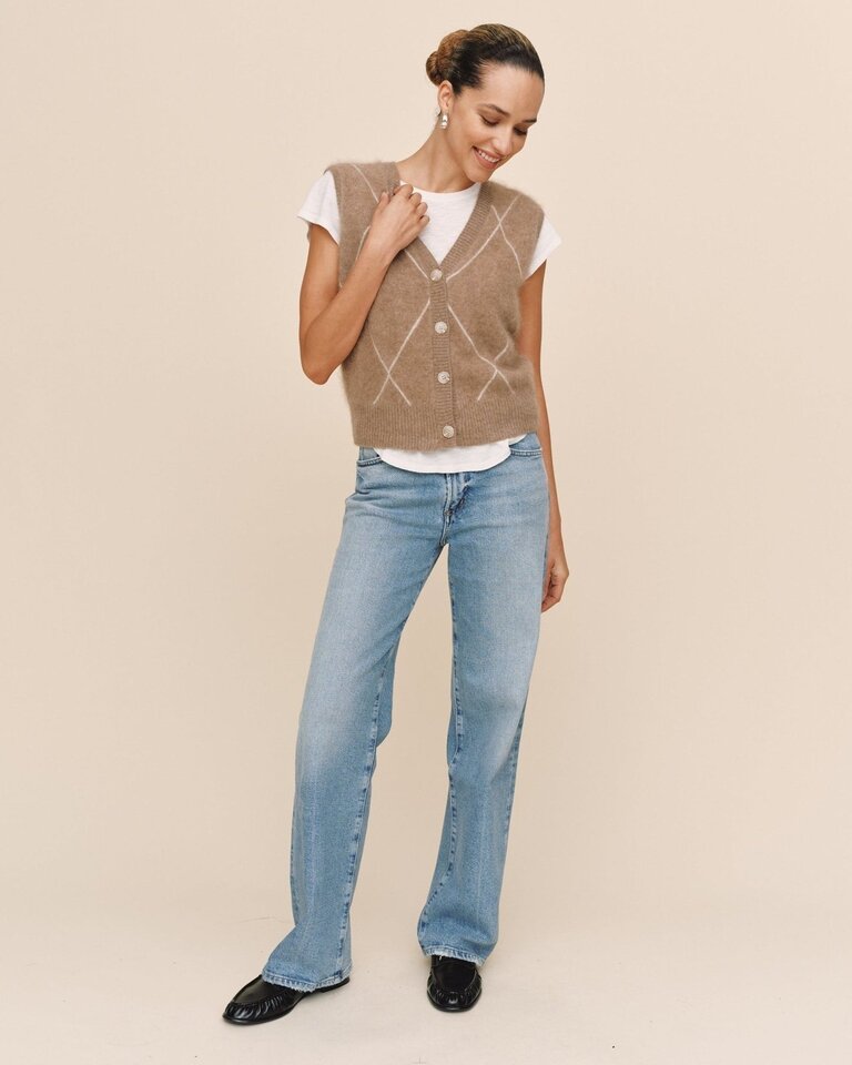 BELLA DAHL ARGYLE VEST IN SPICED CHAI