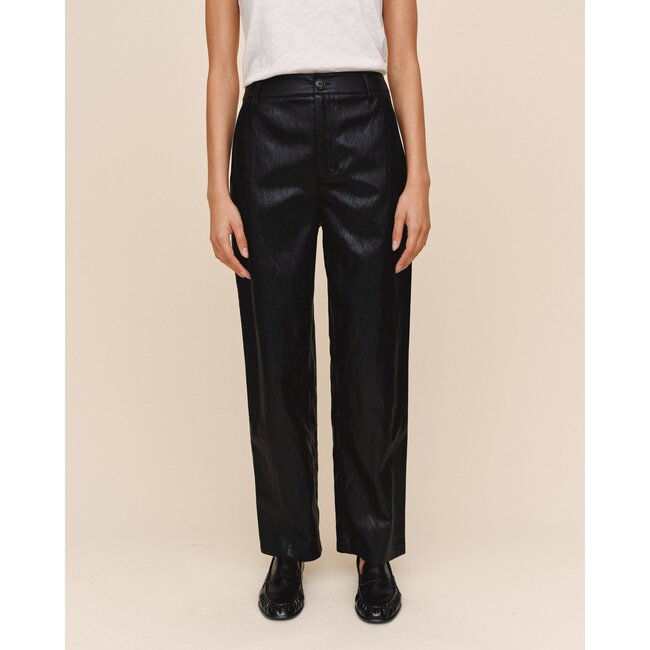 BELLA DAHL FAUX LEATHER PANT IN BLACK