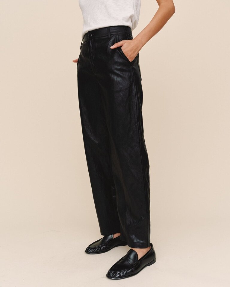 BELLA DAHL FAUX LEATHER PANT IN BLACK