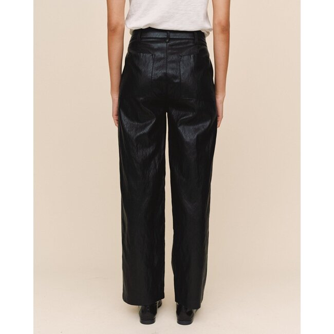 BELLA DAHL FAUX LEATHER PANT IN BLACK