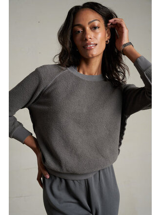 PERFECT WHITE TEE ZIGGY INSIDE OUT FLEECE SWEATSHIRT IN CHARCOAL