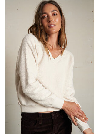 PERFECT WHITE TEE ZURI REVERSE FLEECE V-NECK IN SUGAR