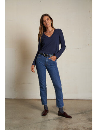 PERFECT WHITE TEE FIONA L/S V-NECK IN NAVY