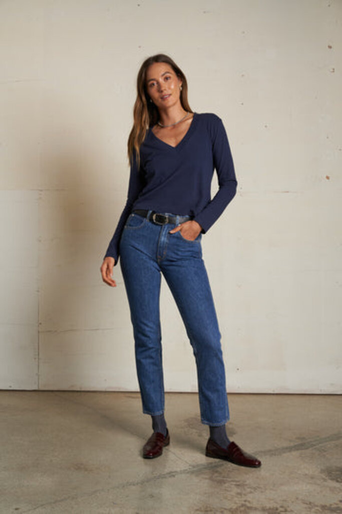 PERFECT WHITE TEE FIONA L/S V-NECK IN NAVY