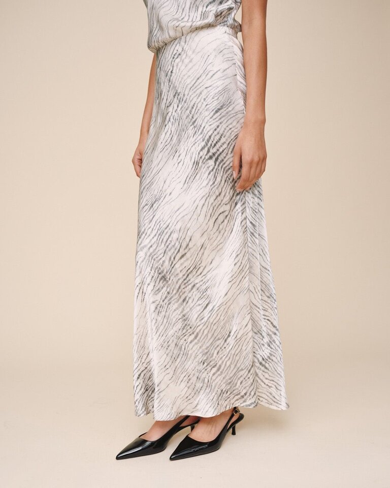 BELLA DAHL  SLEEK BIAS MAXI SKIRT IN SNOW TIGER