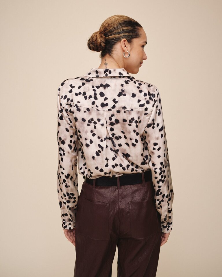 BELLA DAHL BUTTON DOWN SHIRT IN WINTER SHADOW