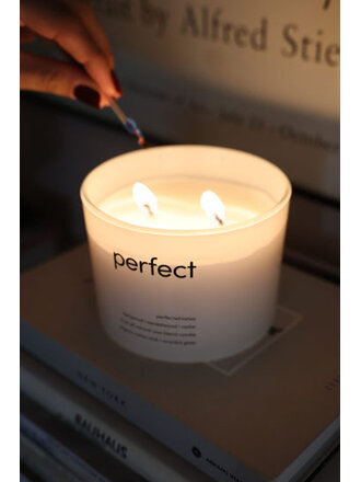 PERFECT WHITE TEE SIGNATURE CANDLE