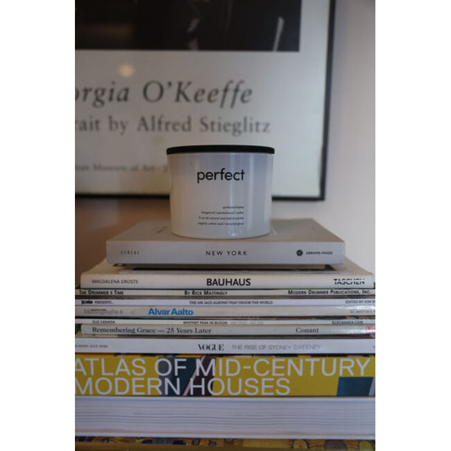 PERFECT WHITE TEE SIGNATURE CANDLE