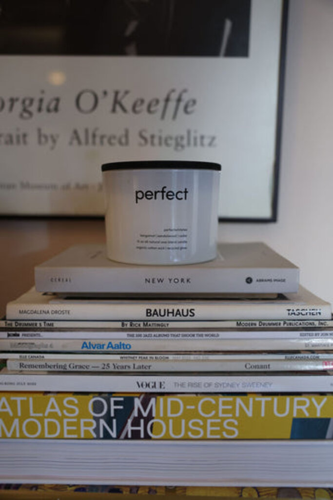 PERFECT WHITE TEE SIGNATURE CANDLE