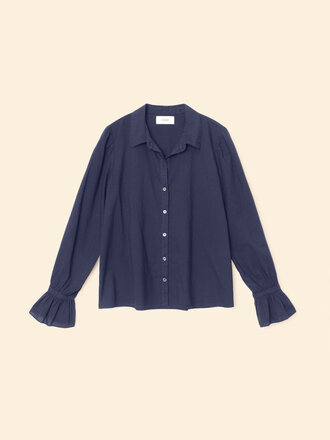 XIRENA SYBIL SHIRT IN NAVY