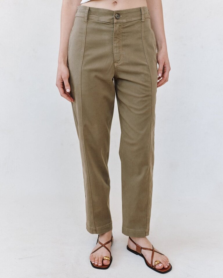 BELLA DAHL SEAMED SOFT BARREL IN CYPRESS GREEN