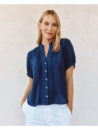 BELLA DAHL SHORT SLEEVE PINTUCK SHIRT IN NAVY DUSK