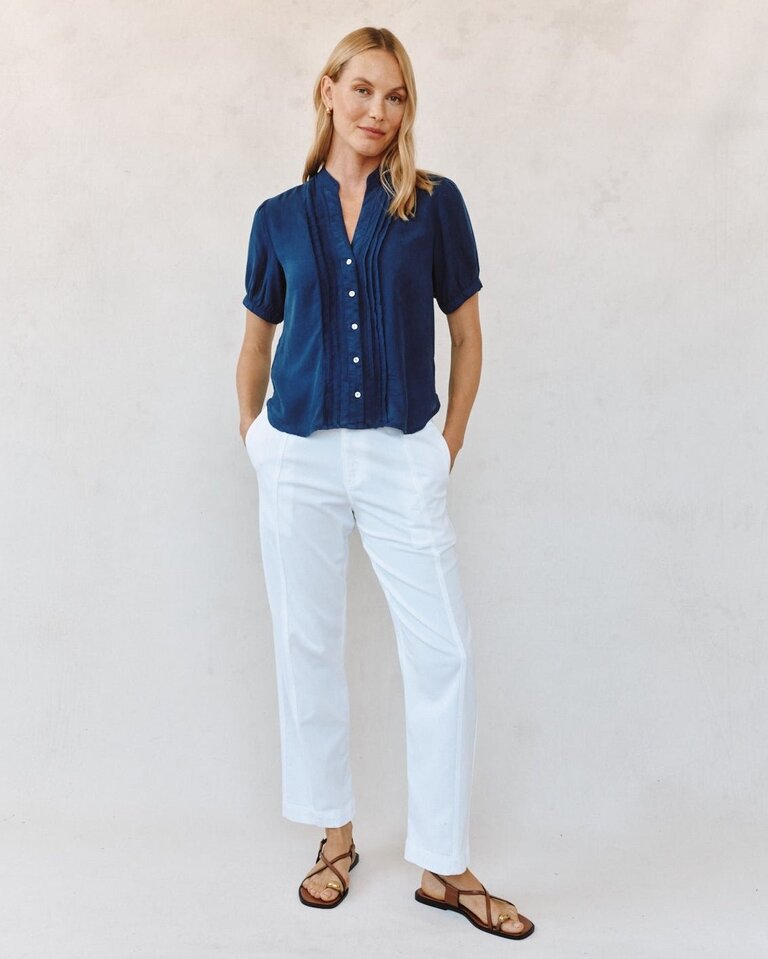 BELLA DAHL SHORT SLEEVE PINTUCK SHIRT IN NAVY DUSK