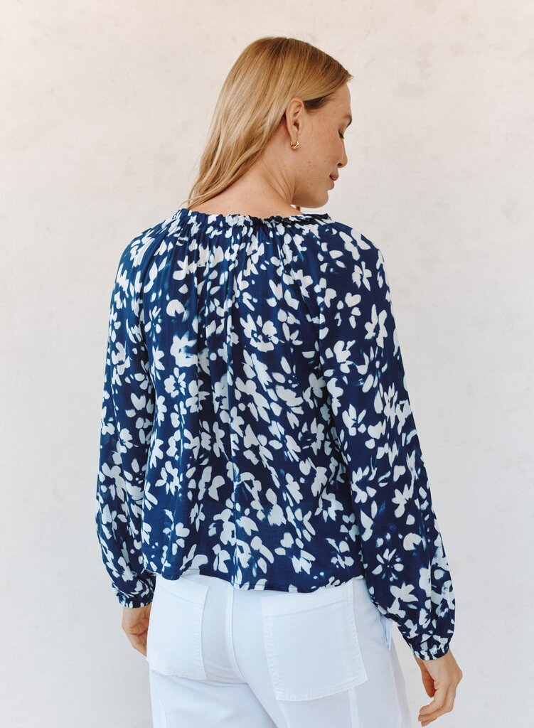 BELLA DAHL RUFFLE NECK RAGLAN BUTTON DOWN IN INDIGO BLOOM PRINT