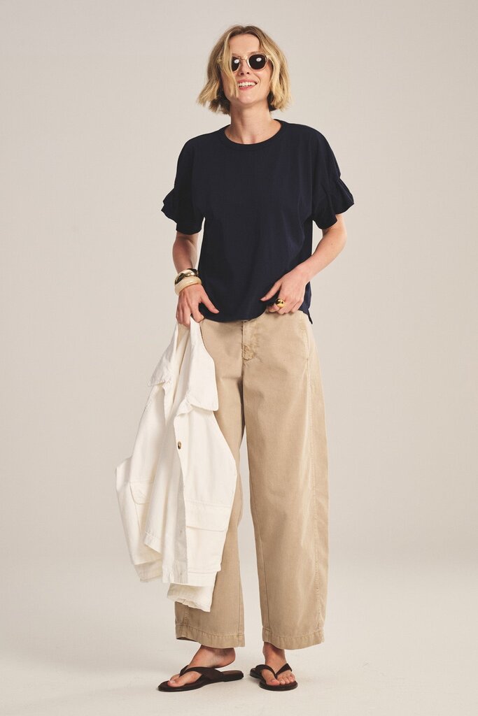 VELVET TAE SHIRR S/S TOP IN NAVY