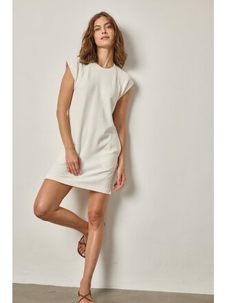 LILLA P SADDLE SLEEVE SHIFT DRESS IN ECRU