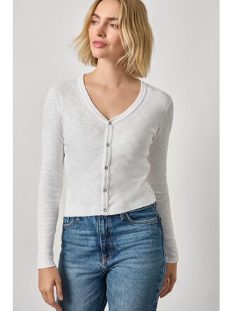 LILLA P RIBBED SLUB SNAP V-NECK IN WHITE