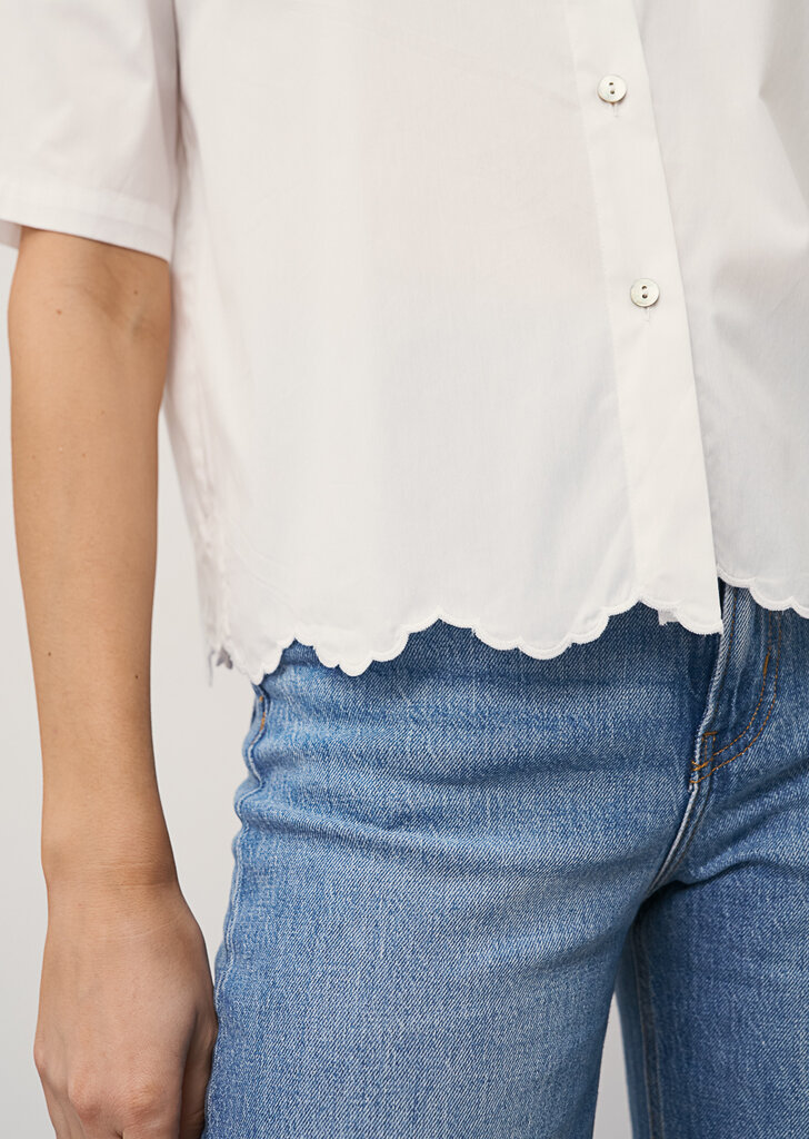 0039 ITALY BEA BLOUSE WITH SCALLOPED HEM IN WHITE