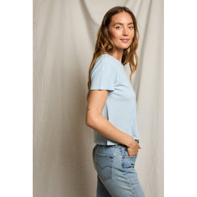 PERFECT WHITE TEE HARLEY S/S BOXY CREW IN POWDER BLUERLEY S/S BOXY CREW