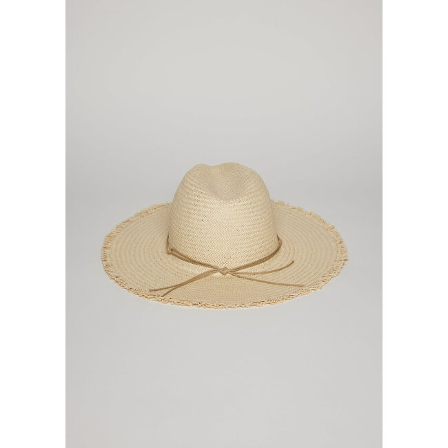 HAT ATTACK TRAVELER CONTINENTAL HAT WITH FRINGE IN NATURAL/TAN
