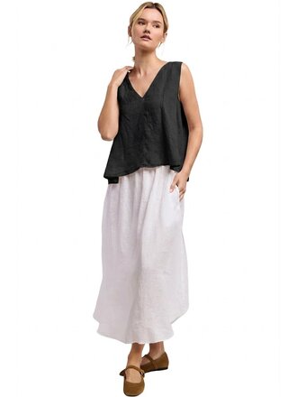 VELVET RENNA07 SLEEVELESS V-NECK TOP IN BLACK