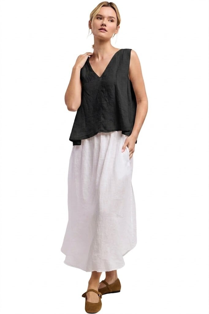 VELVET RENNA07 SLEEVELESS V-NECK TOP IN BLACK