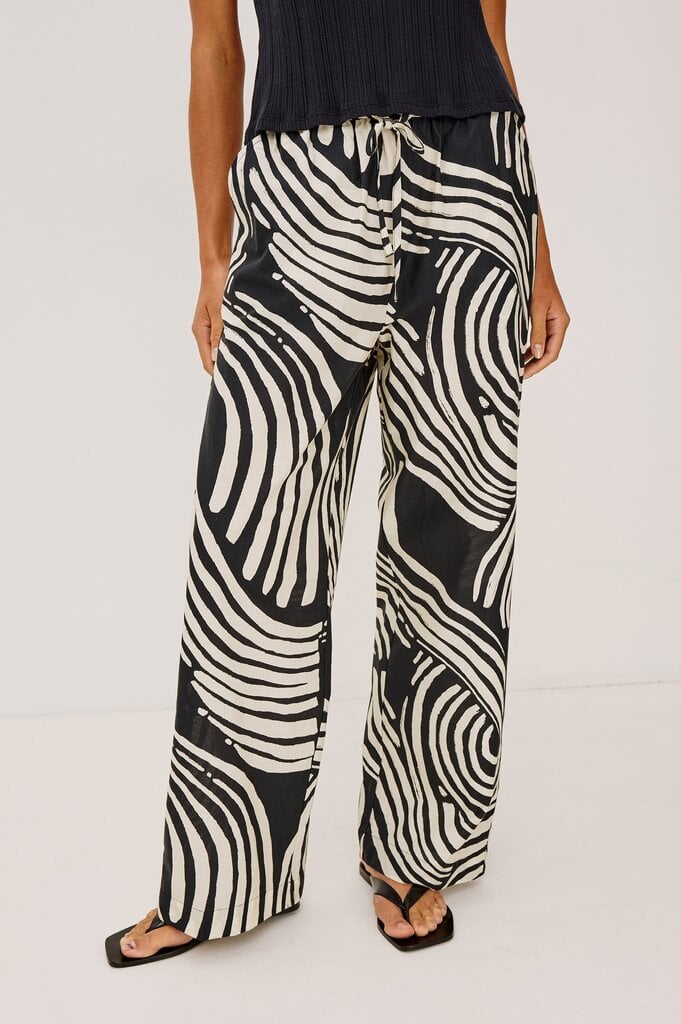 RAIULS EMMIE PRINT PANTS IN ONYX WAVE