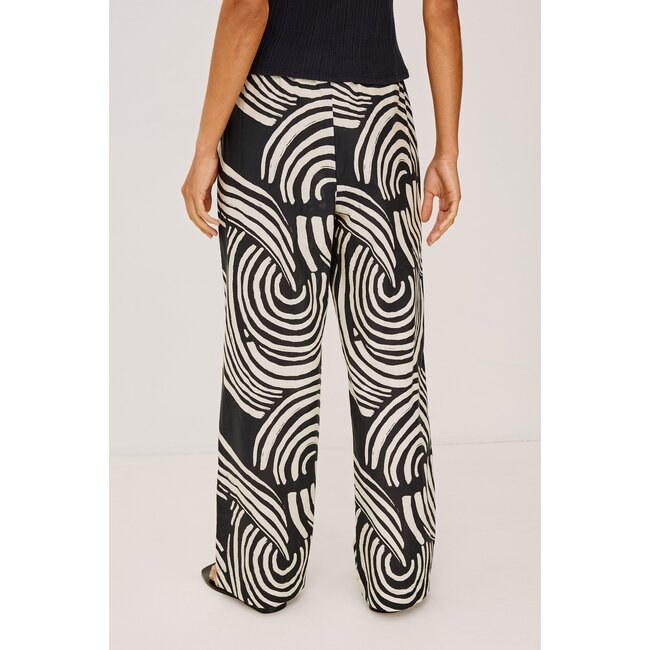 EMMIE PRINT PANTS IN ONYX WAVE