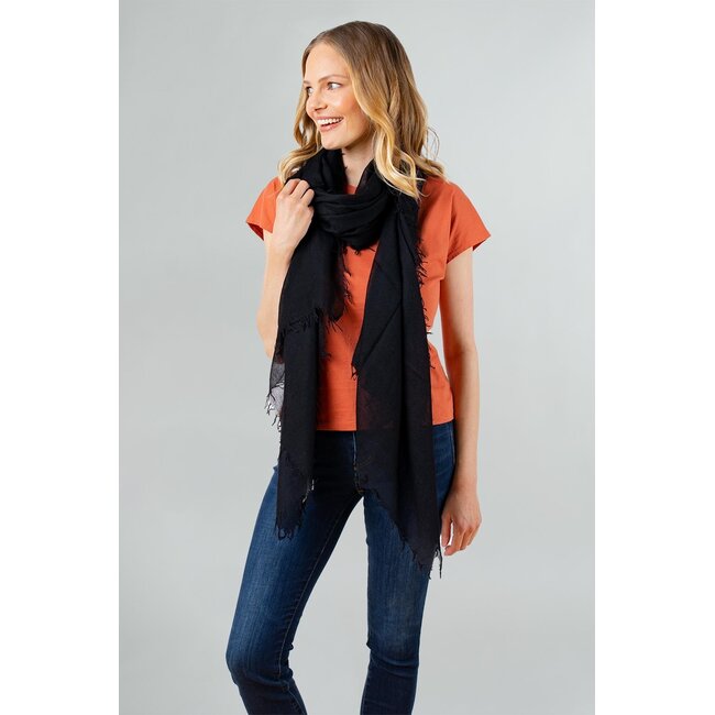 ALPINE CASHMERE ALTA SHAWL IN OYSTER AND EBONY