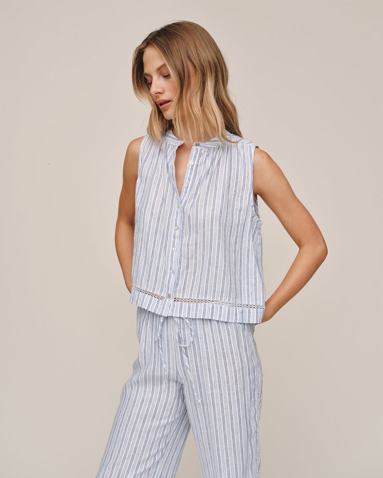BELLA DAHL SLEEVELESS BUTTON FRONT IN OCEAN BLUE STRIPE