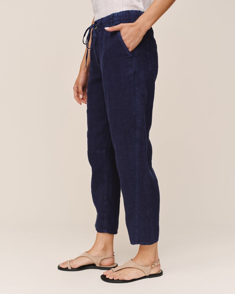 BELLA DAHL SOFT BARREL ZIP FRONT PANT IN NAUTICAL NIGHT