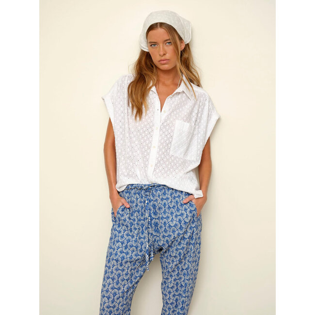 XIRENA LEXI SHIRT EMBROIDERED SHIRT IN WHITE