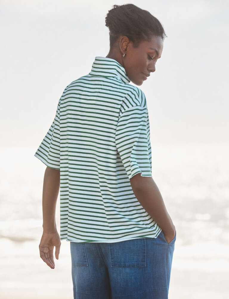 FRANK & EILEEN PATTY SHORT SLEEVE POPOVER HENLEY IN GREEN/WHITE STRIPE