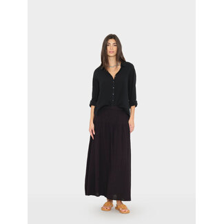 XIRENA EVELYN SKIRT IN BLACK