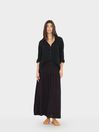 XIRENA EVELYN SKIRT IN BLACK