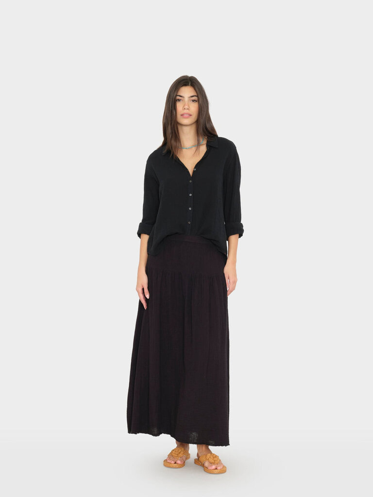XIRENA EVELYN SKIRT IN BLACK