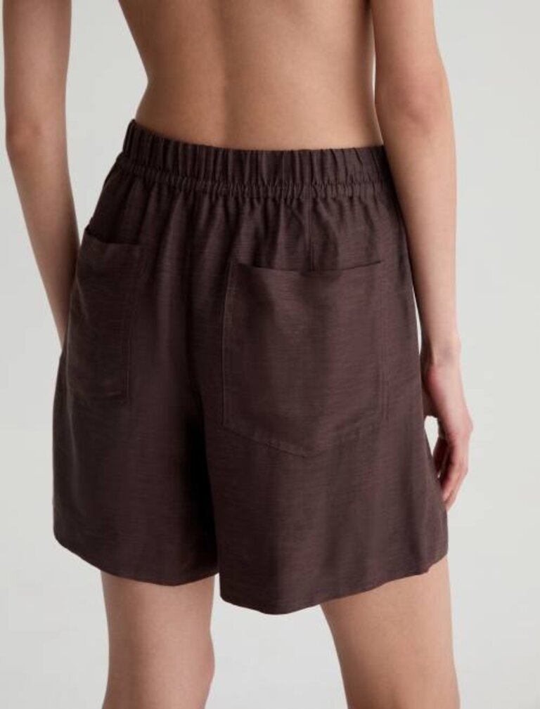 AG CENTURY CINCHED SHORT IN OAK BARREL
