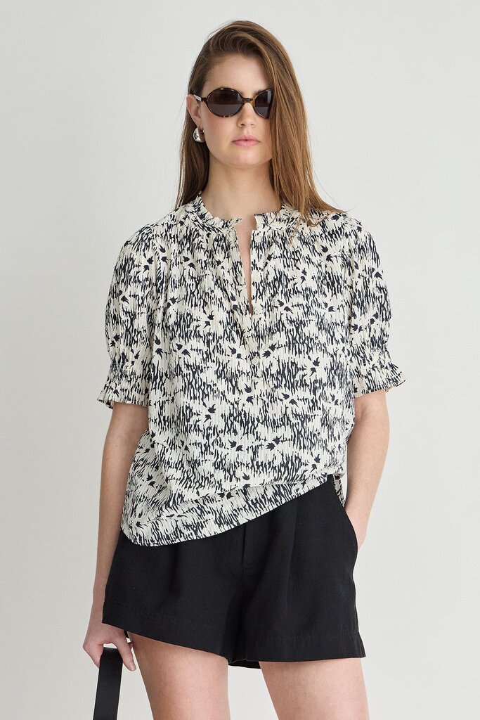APIECE APART TEXTURED LOS ALTOS TOP IN TROPICAL MIDNIGHT