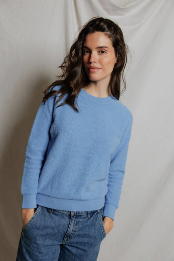 PERFECT WHITE TEE ZIGGY INSIDE OUT FLEECE SWEATSHIRT IN PACIFIC BLUE