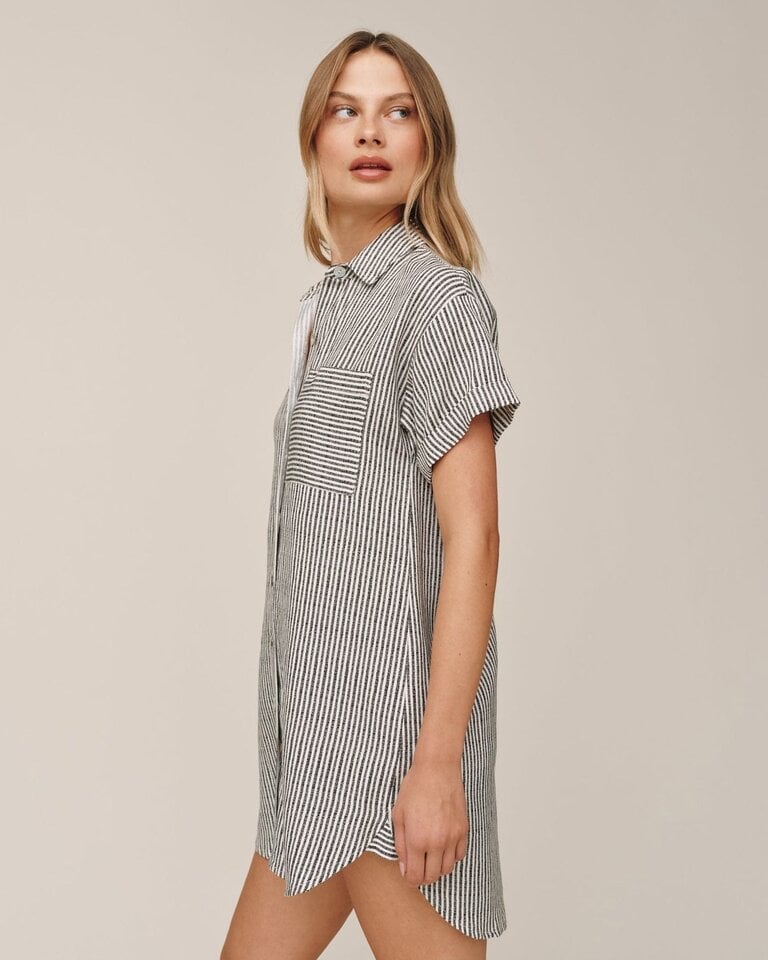 BELLA DAHL ROLL SLEEVE POCKET SHIRT DRESS IN HATCH STRIPE