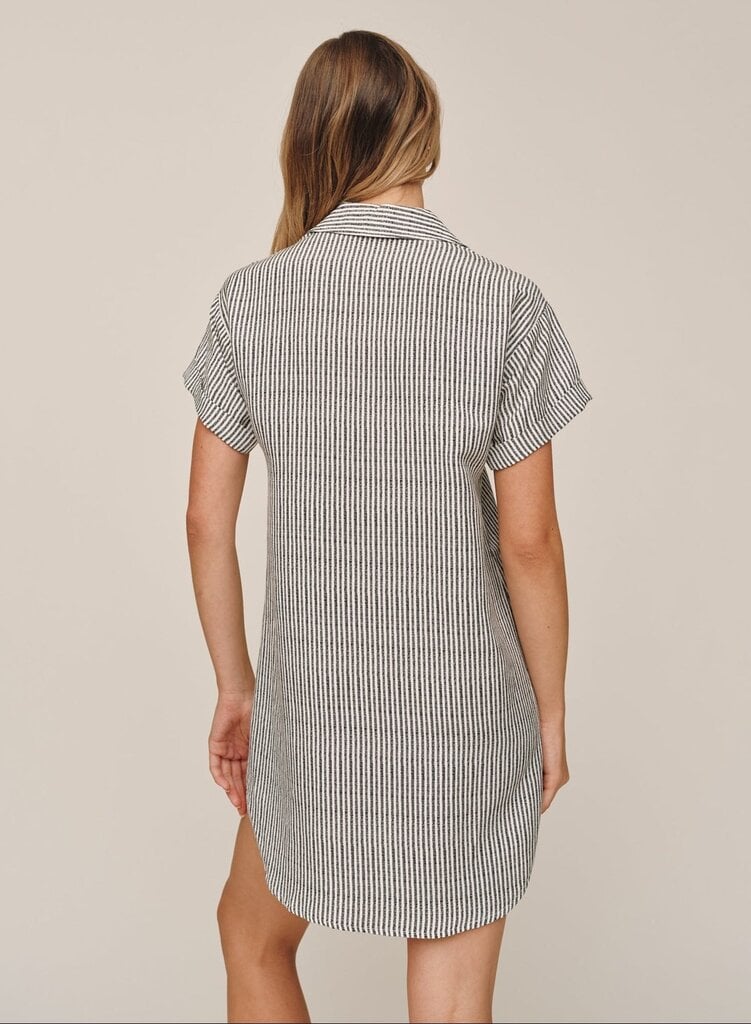 BELLA DAHL ROLL SLEEVE POCKET SHIRT DRESS IN HATCH STRIPE