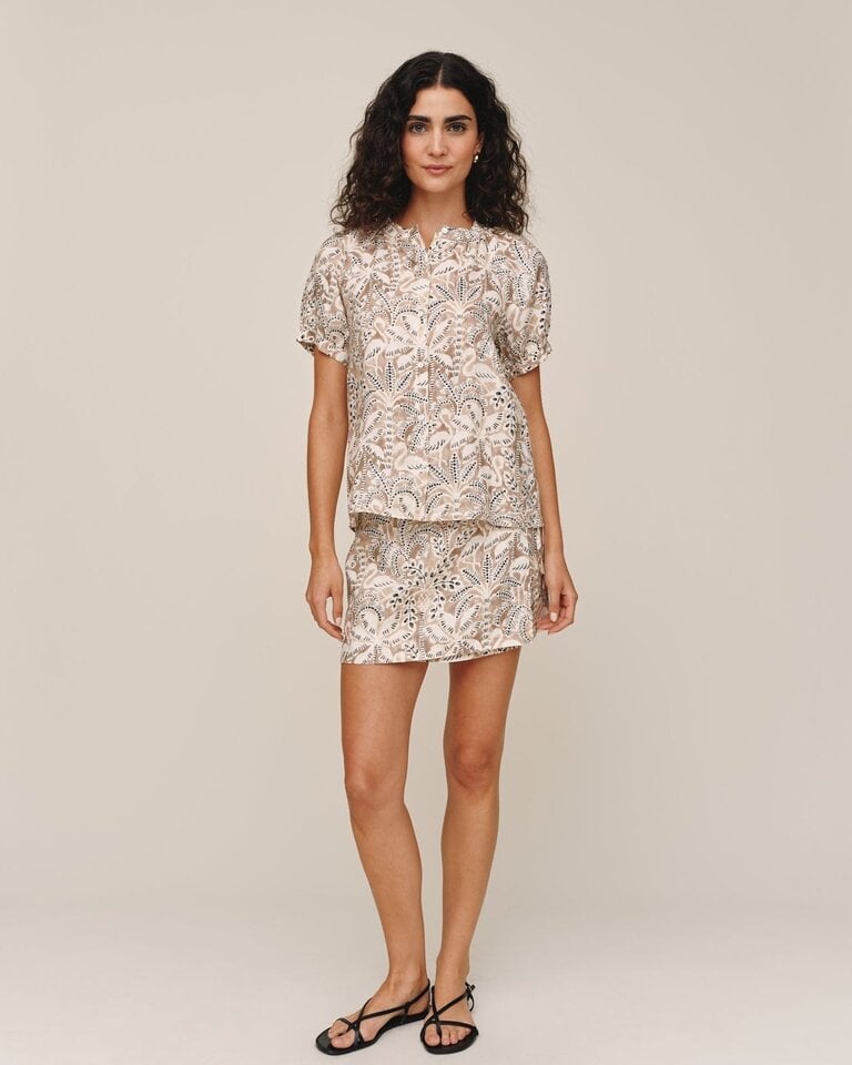 BELLA DAHL  S/S RAGLAN SHIRT IN TROPICAL PALM PRINT